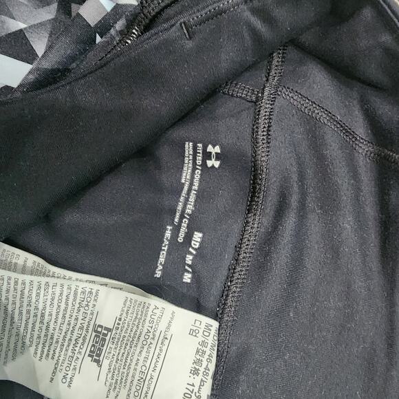 Under armour black and Grey women's size medium crop leggings - Picture 4 of 6
